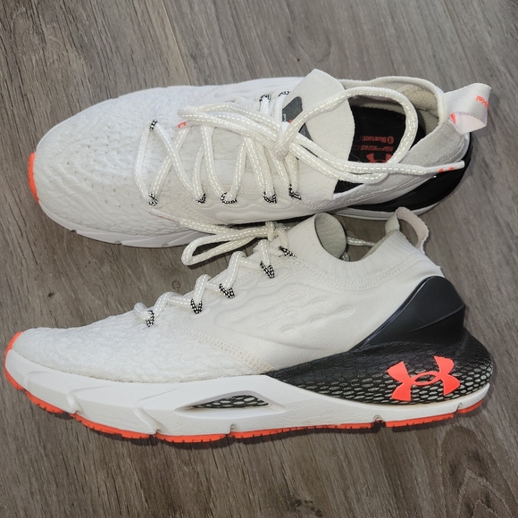 Under Armour Shoes - Under Armour UA HOVR Phantom runners size 8.5 women's